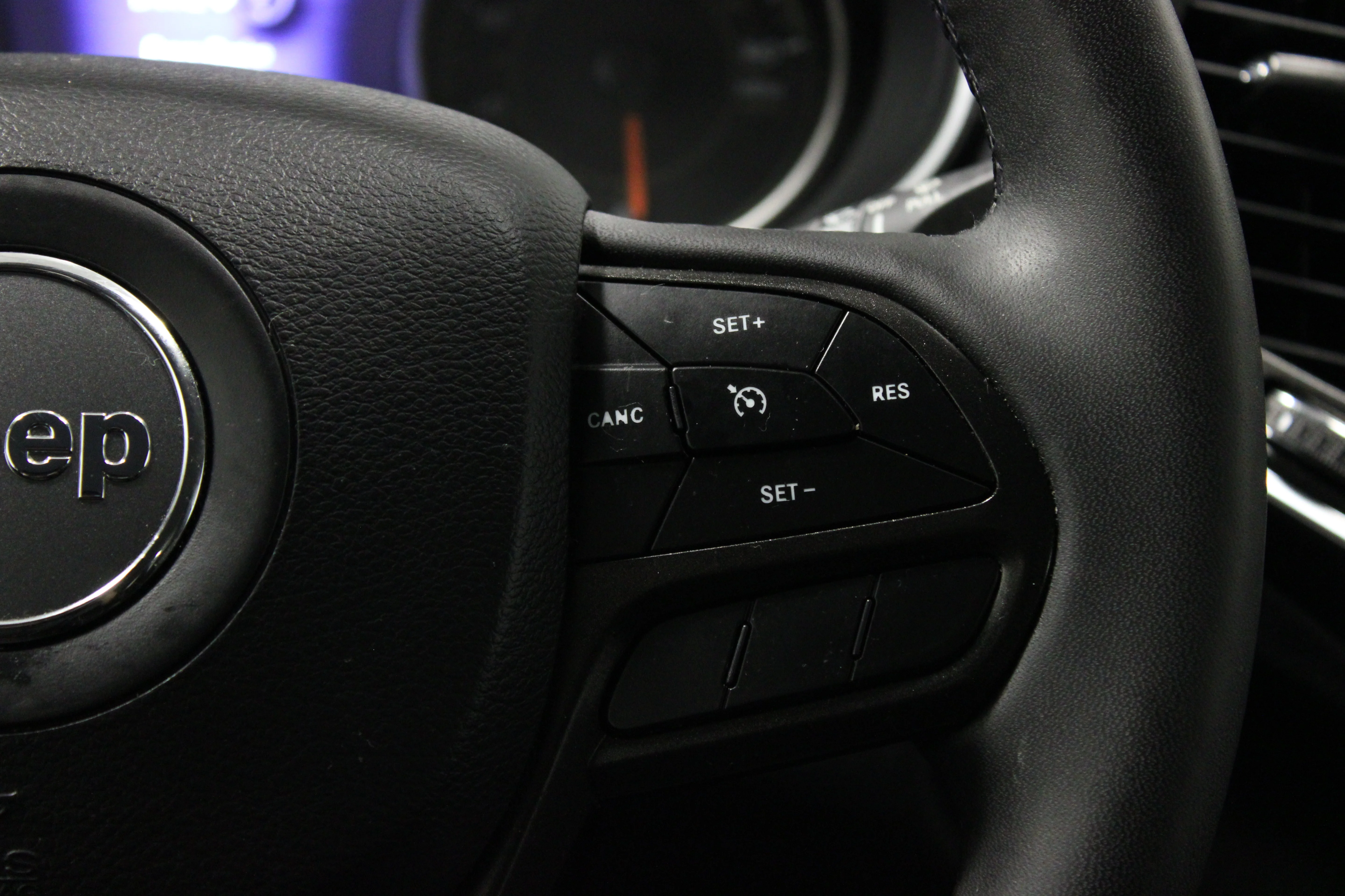 Used 2022 Diamond Black Crystal Pearlcoat Jeep Trailhawk image 21