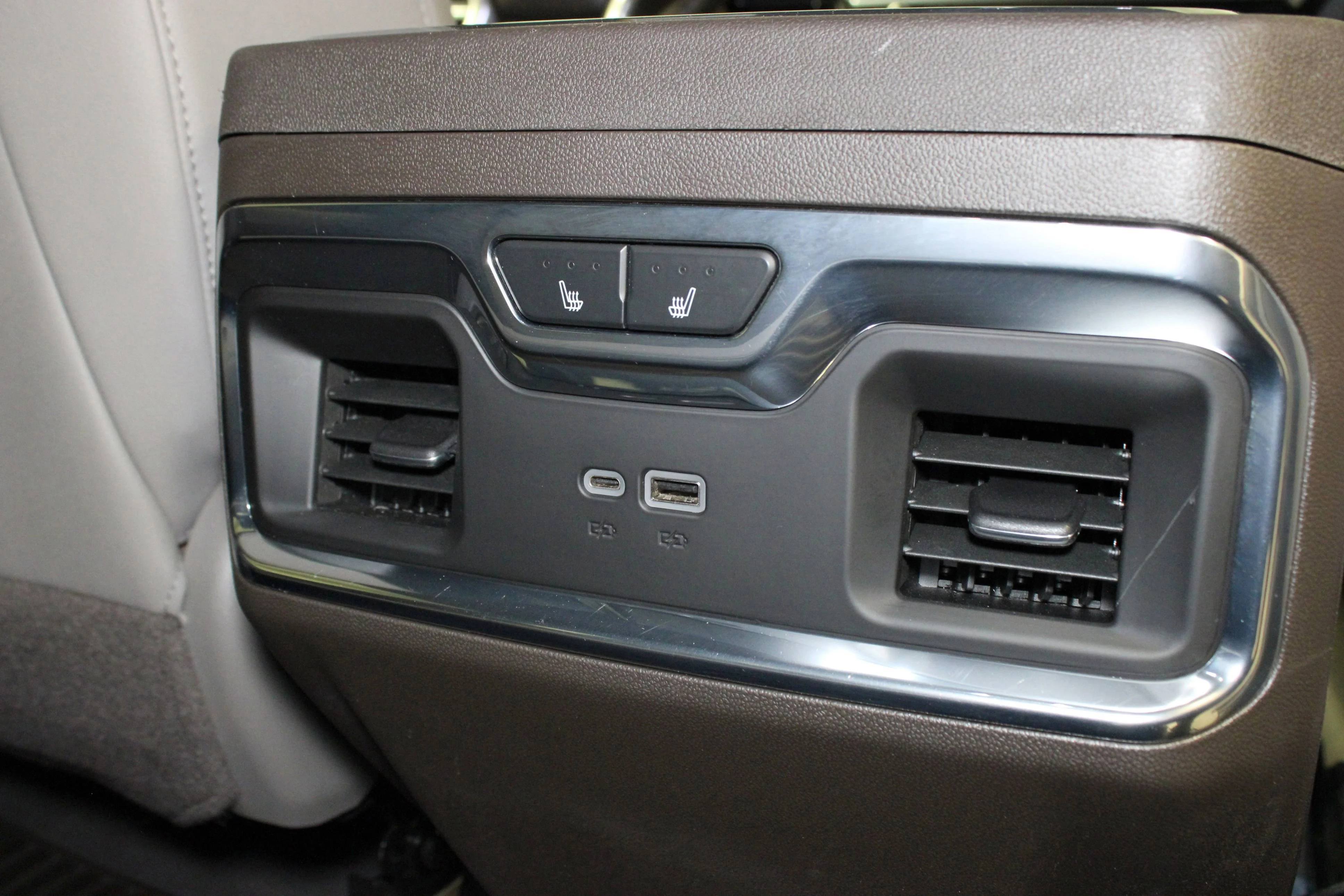 Used 2025 Summit White Chevrolet LTZ image 17