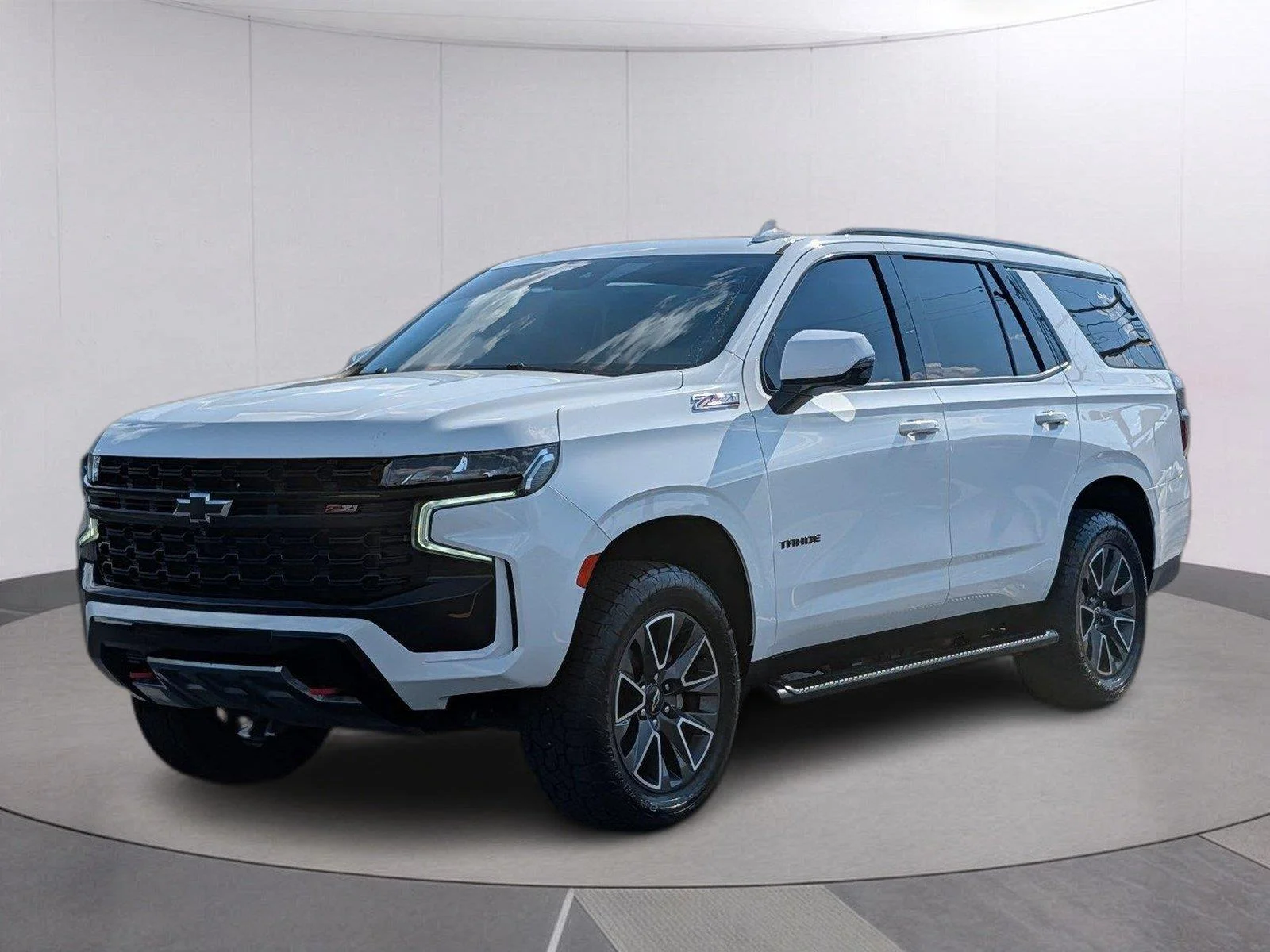 Used 2023 Summit White Chevrolet Z71 image 1