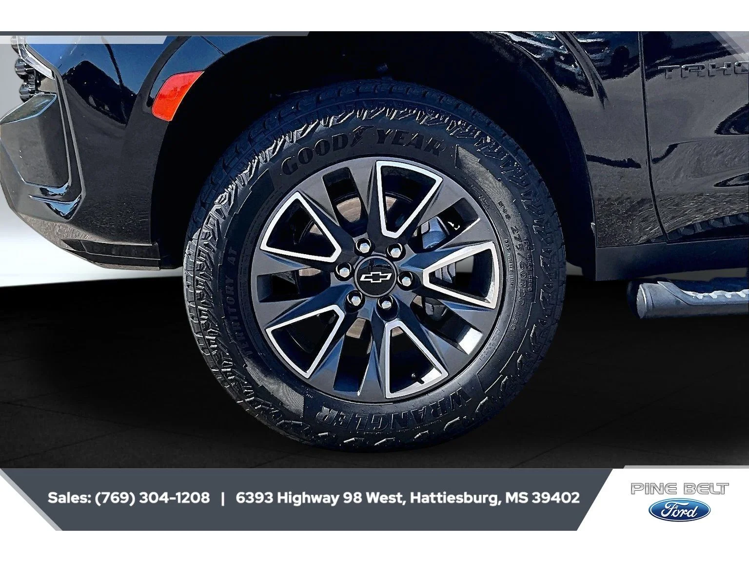 Used 2024 BLACK Chevrolet Z71 image 7