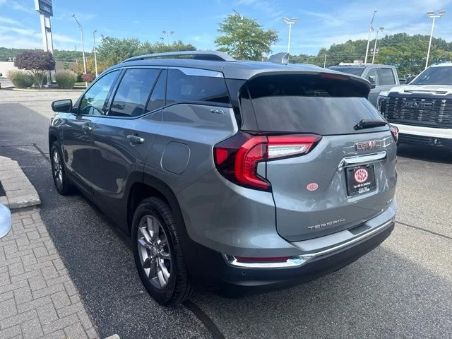 Used 2023 Silver GMC SLT image 5