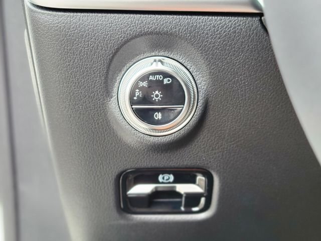 Used 2026 White Mercedes-Benz C 300 image 24