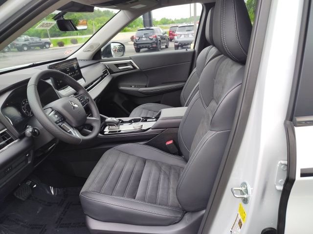 New 2025 White Mitsubishi Trail Edition image 14