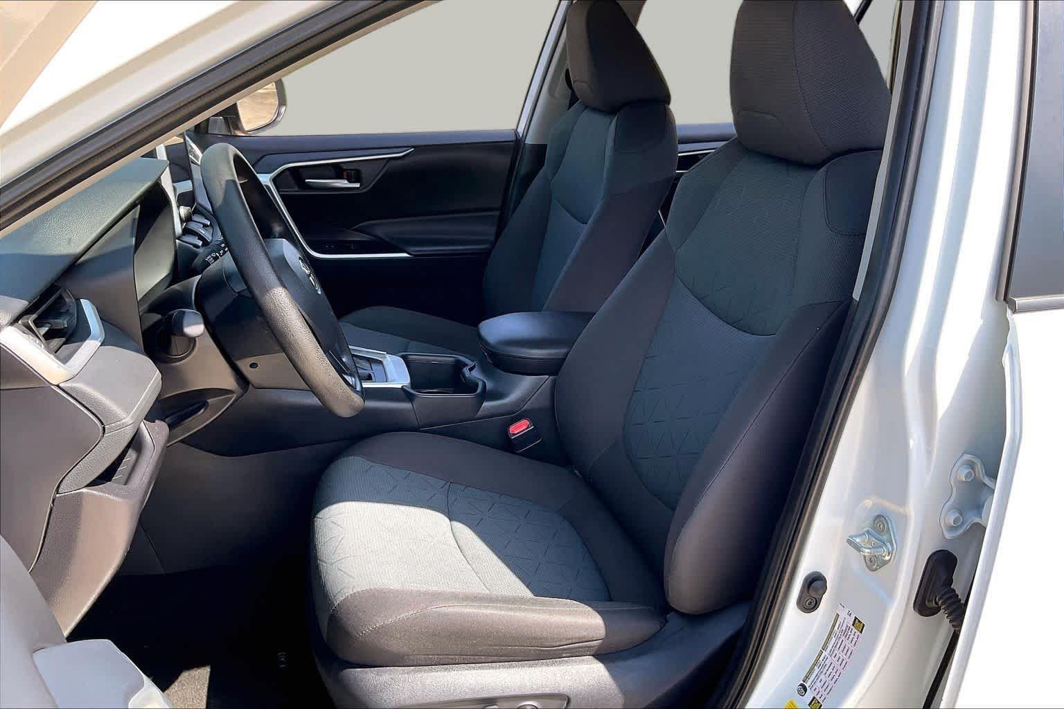 Used 2025 Ice Cap Toyota XLE image 8