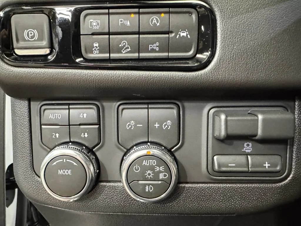 New 2026 Summit White GMC Elevation image 22