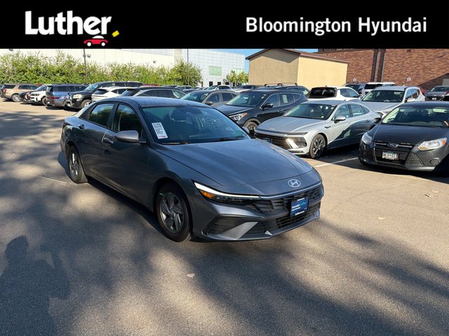 2024 Hyundai Elantra SE