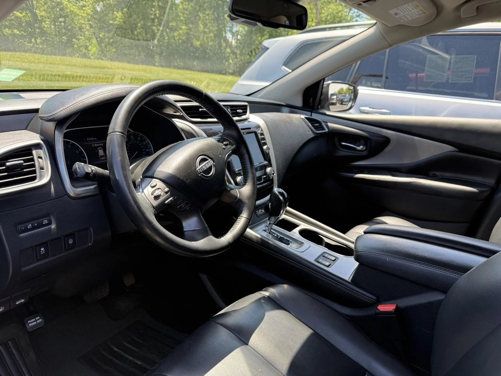 Used 2023  Nissan  image 5