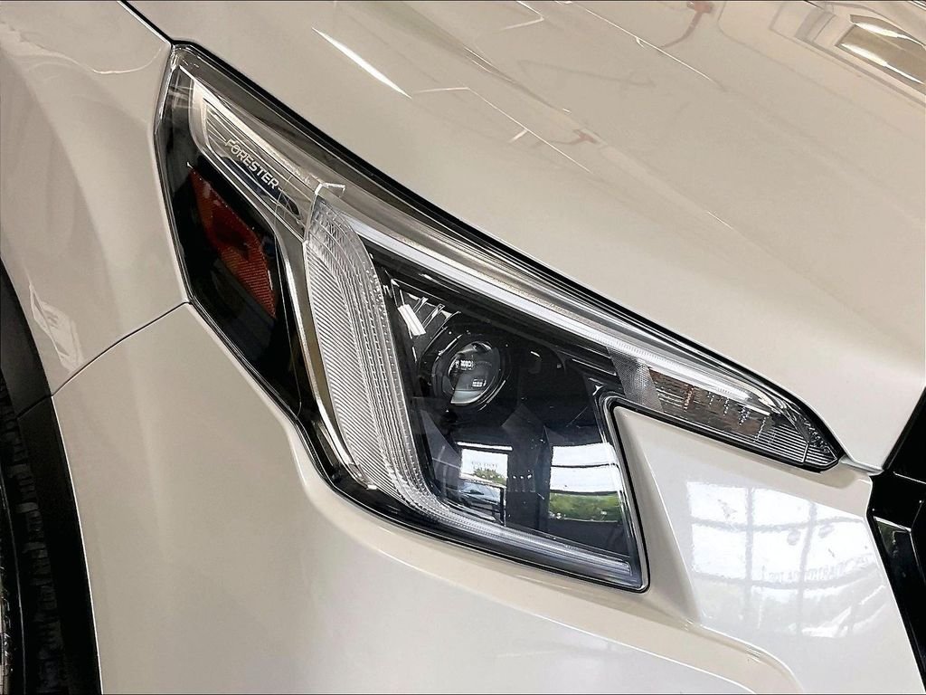 Used 2024 White Subaru Touring image 33