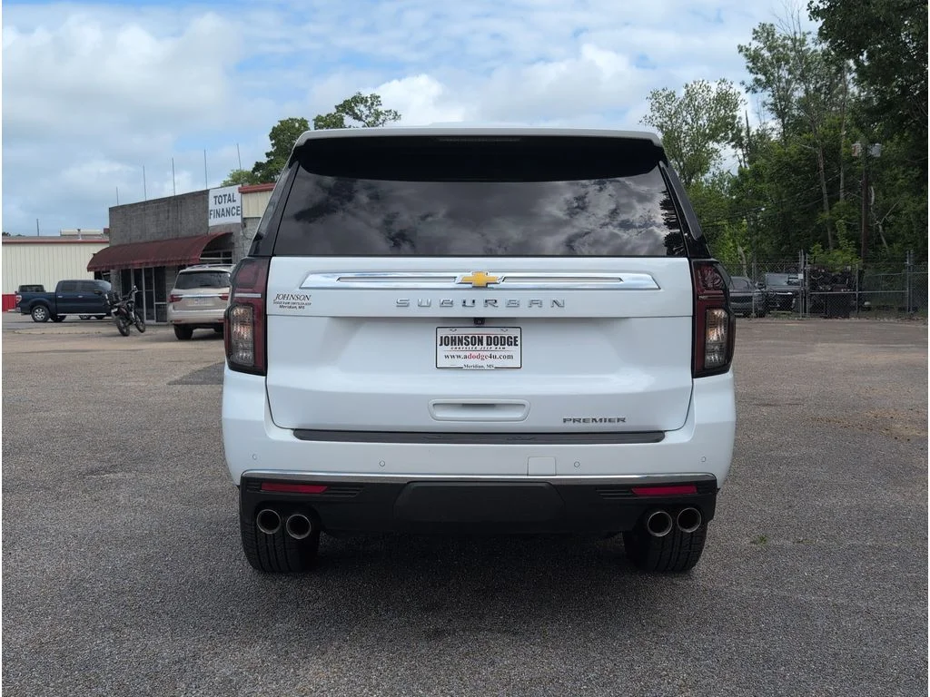 Used 2023 WHITE Chevrolet 2WD 4dr Premier image 4