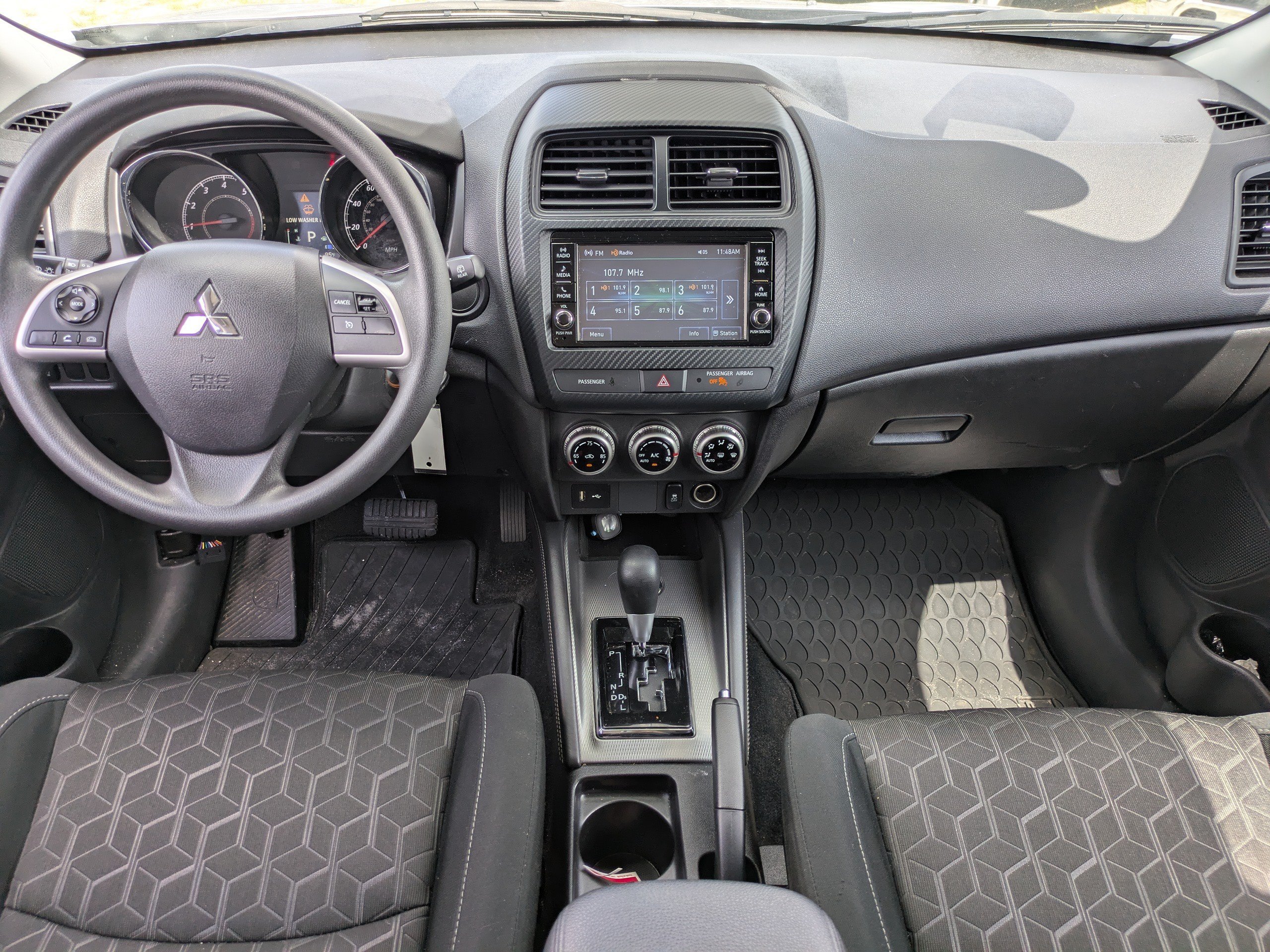 Used 2025 Silver Mitsubishi LE image 14