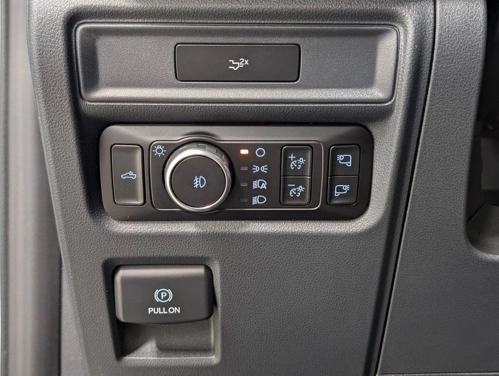 New 2026 Oxford White Ford XLT image 13