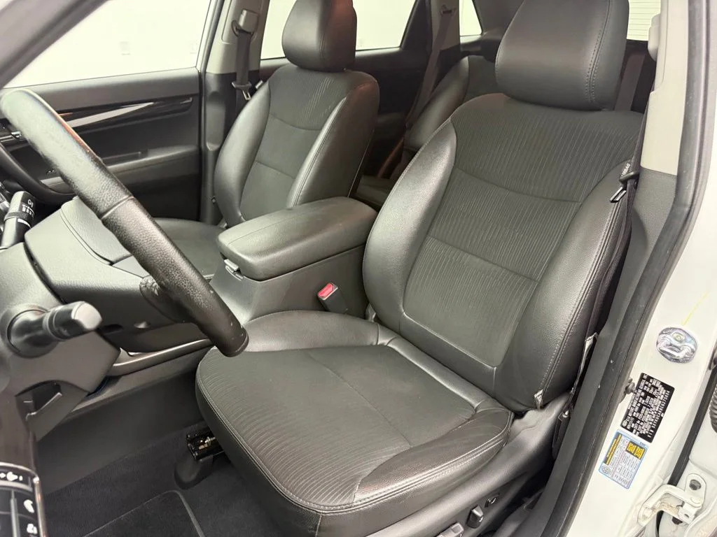 Used 2012 White Kia EX image 23