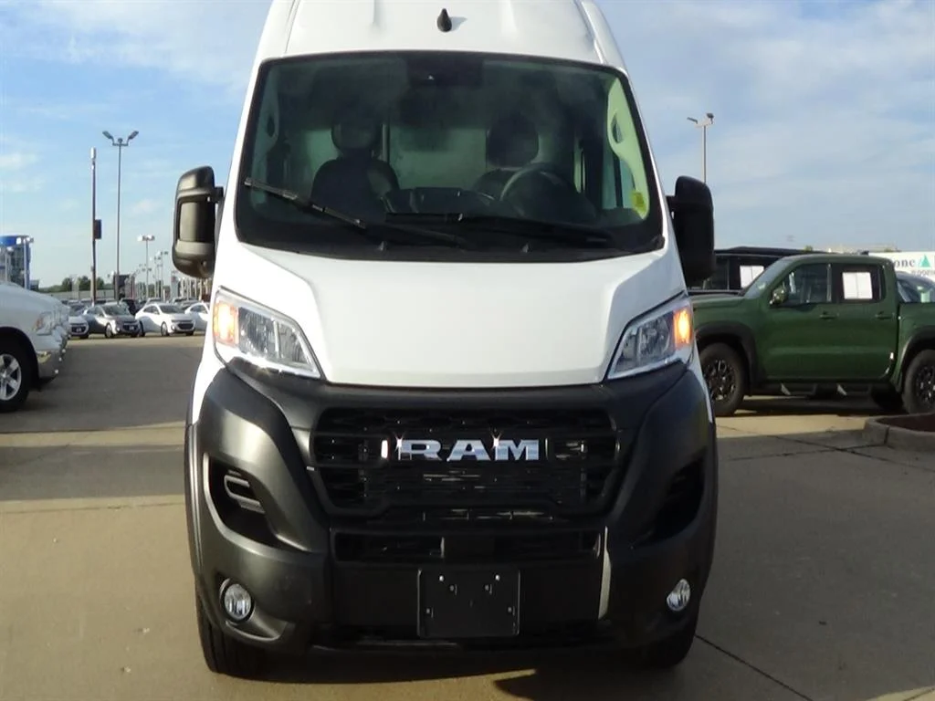 Used 2025 Bright White Clear Coat (pw7) RAM Tradesman 2500 image 3