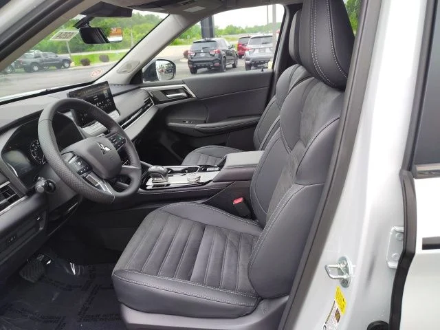 New 2025 White Mitsubishi Trail Edition image 14