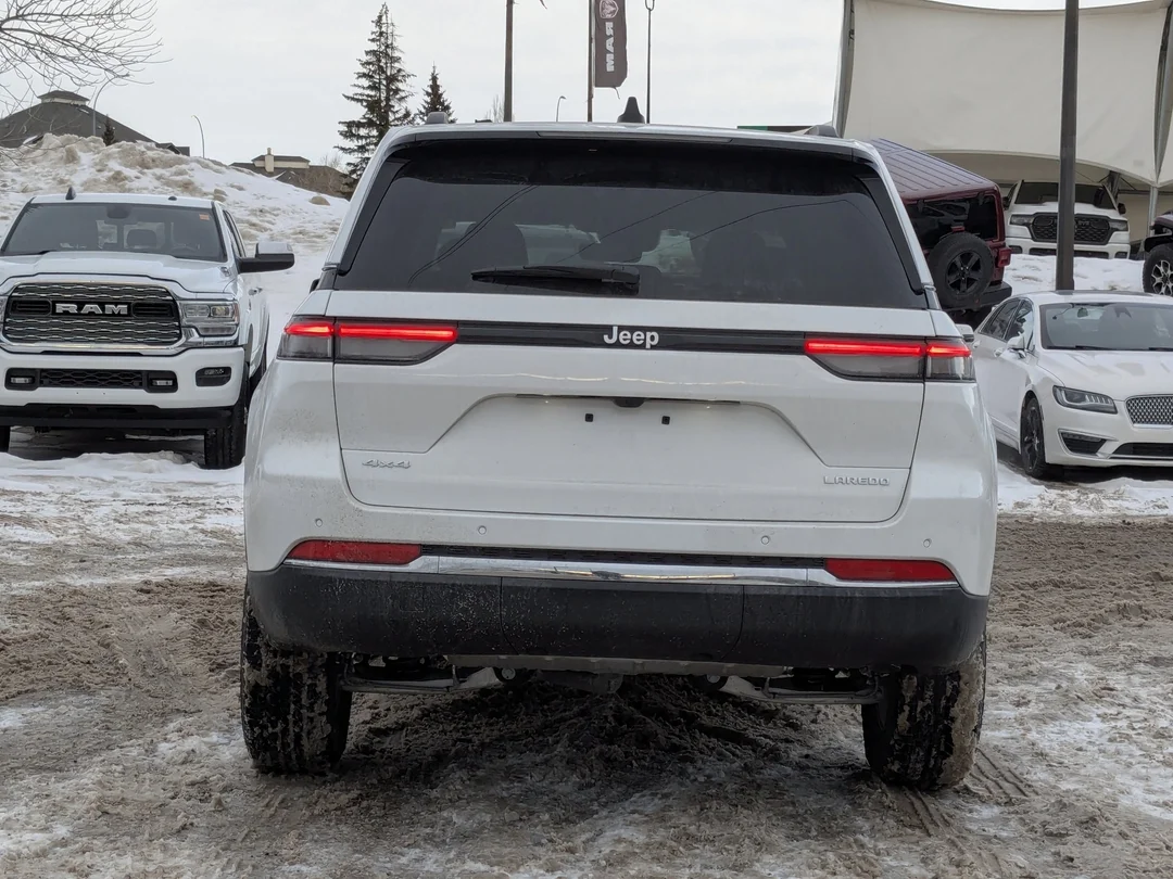 New 2025 White Jeep Laredo - - 4x4 - Heated Seats & Steering - Adaptive Cruise - LED Lighting & More! image 7