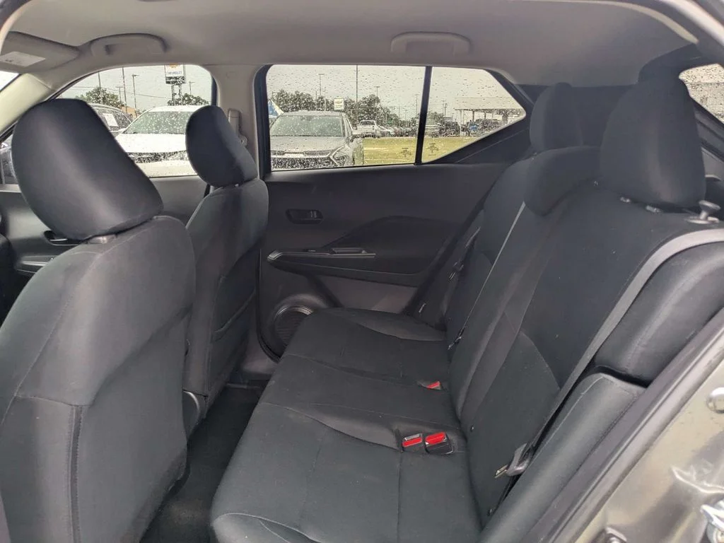 Used 2024 Gray Nissan S image 9