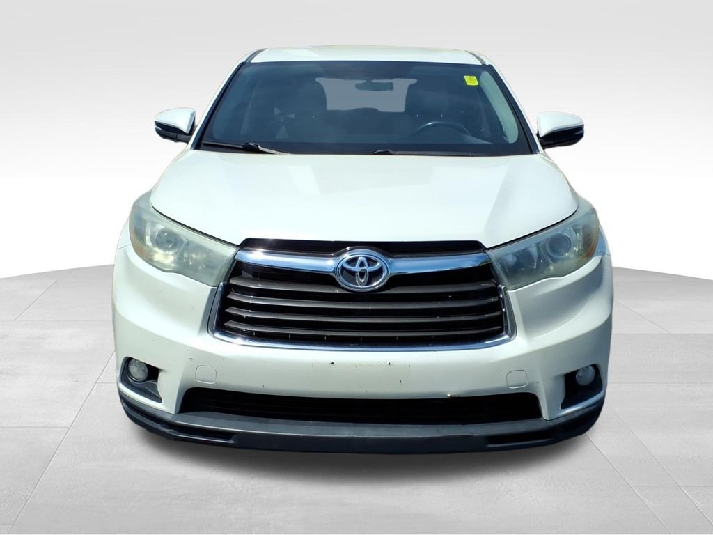 Used 2015 Blizzard Pearl Toyota LE V6 image 2
