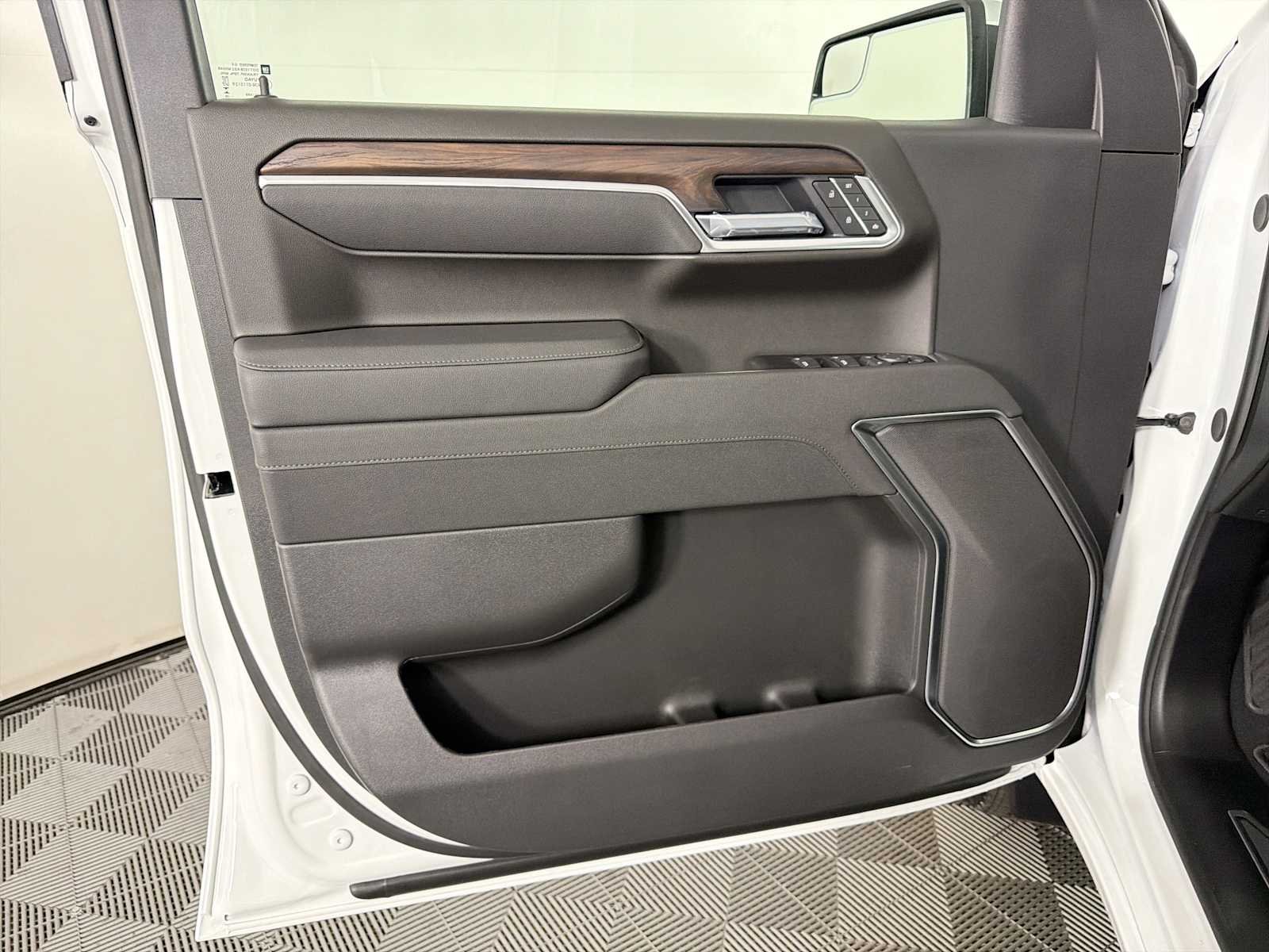 2026 GMC Sierra 1500 SLT - Photo 8