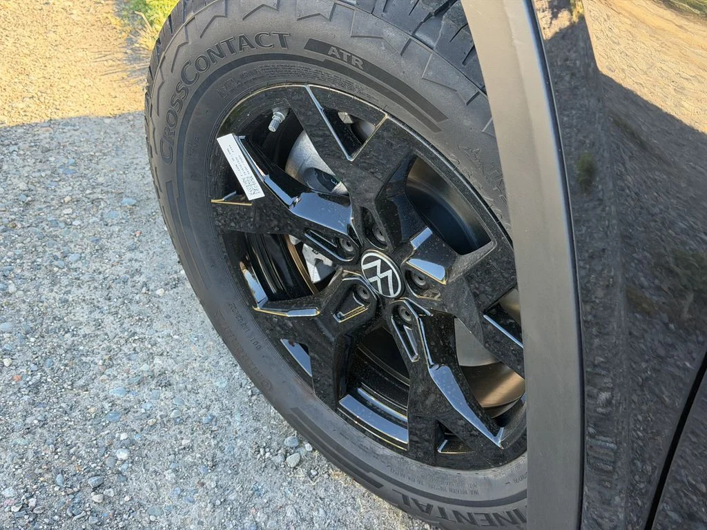 New 2026 Deep Black Pearl Volkswagen 2.0T Peak Edition image 13