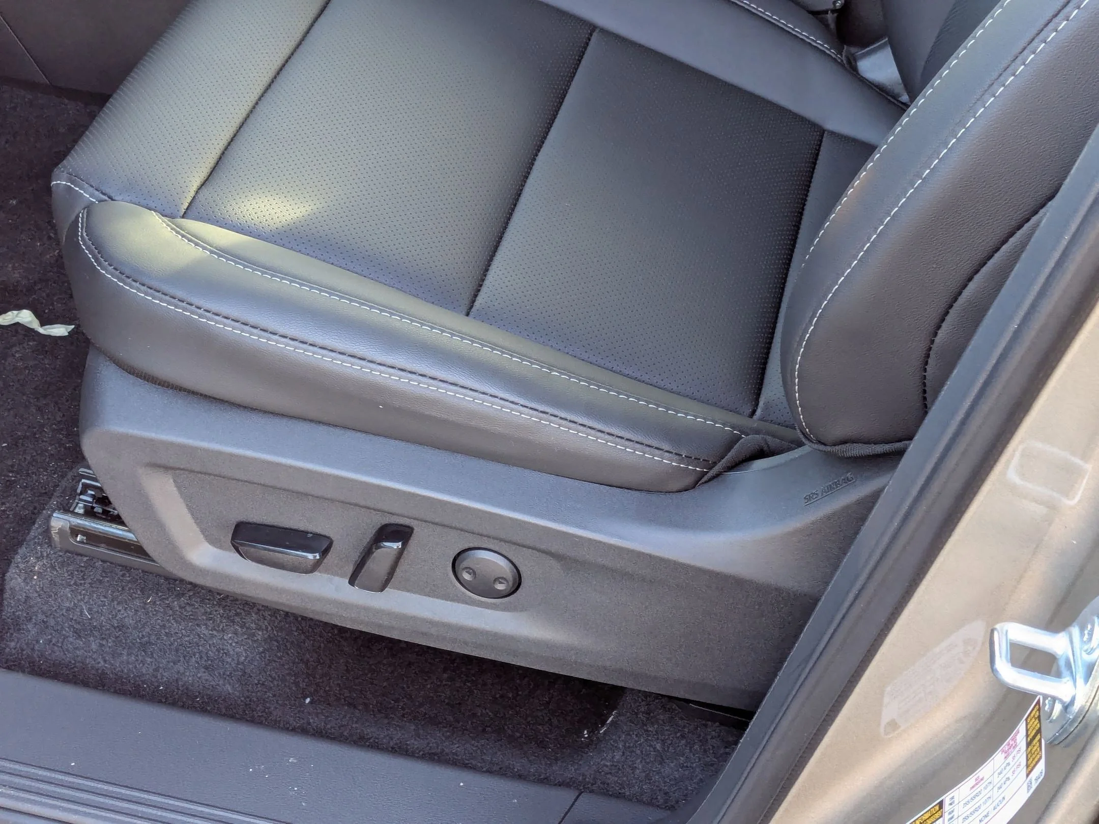 New 2026 Champagne Silver Metallic Nissan SL image 4