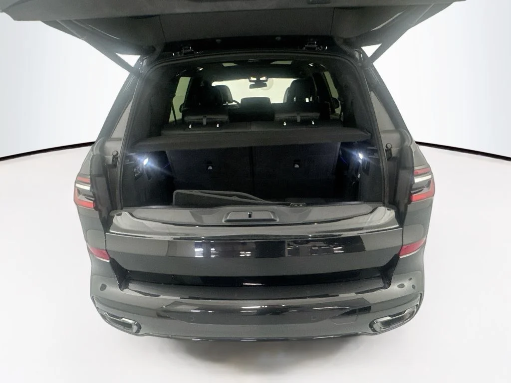 Used 2023 Black BMW xDrive40i image 25