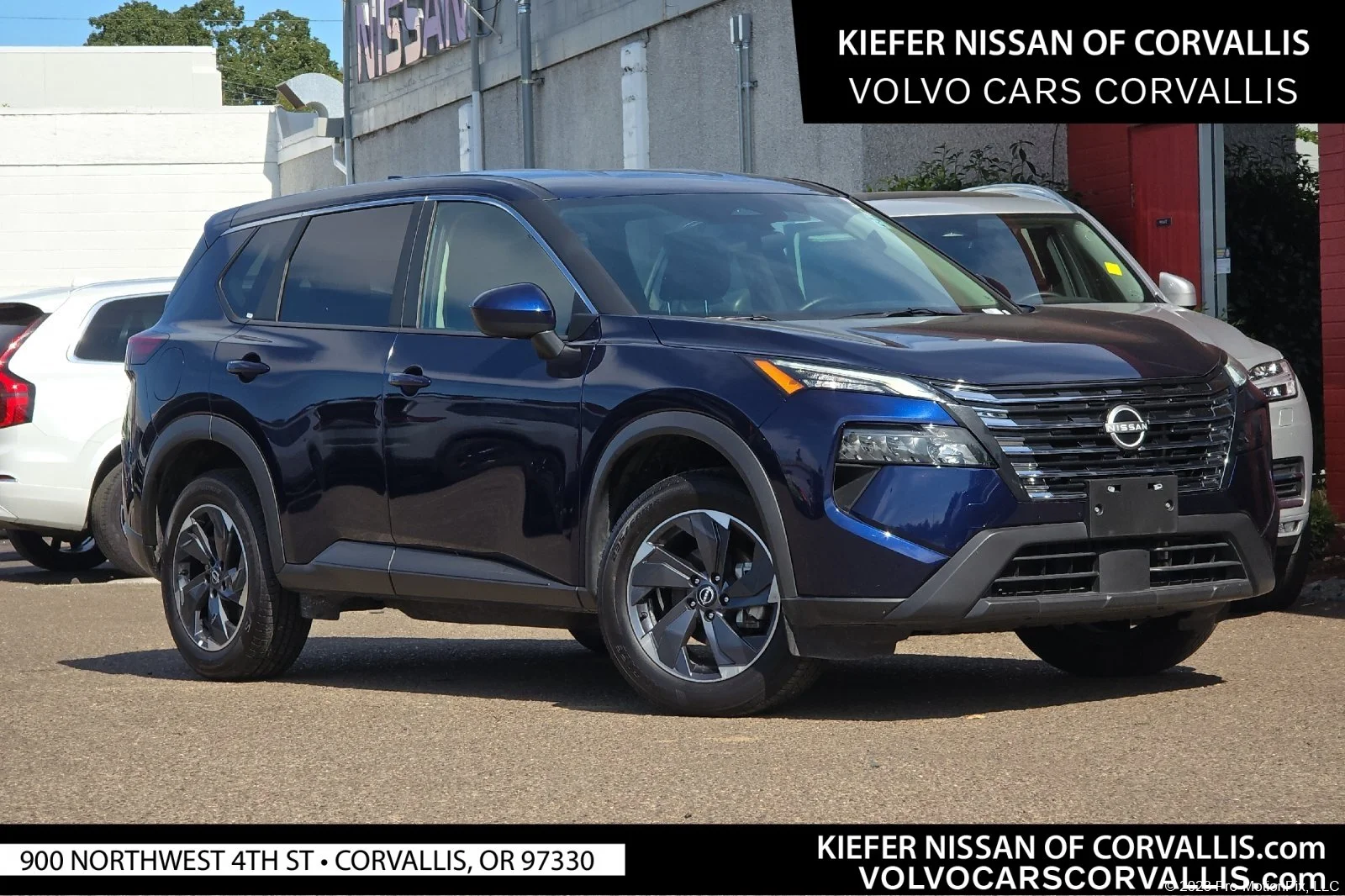 Used 2025 Deep Ocean Blue Pearl Nissan SV image 1