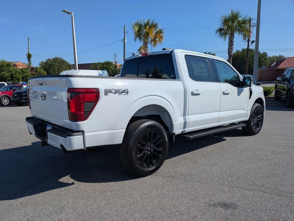 New 2026 Oxford White Ford XLT image 4