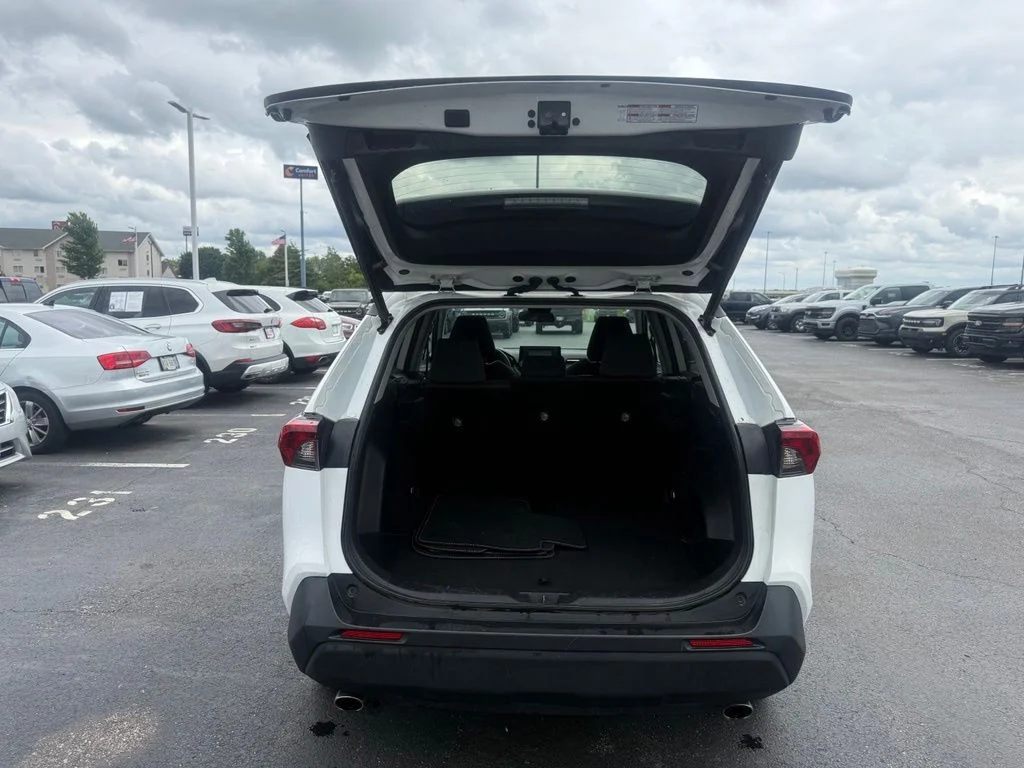 Used 2019 White Toyota XLE image 37