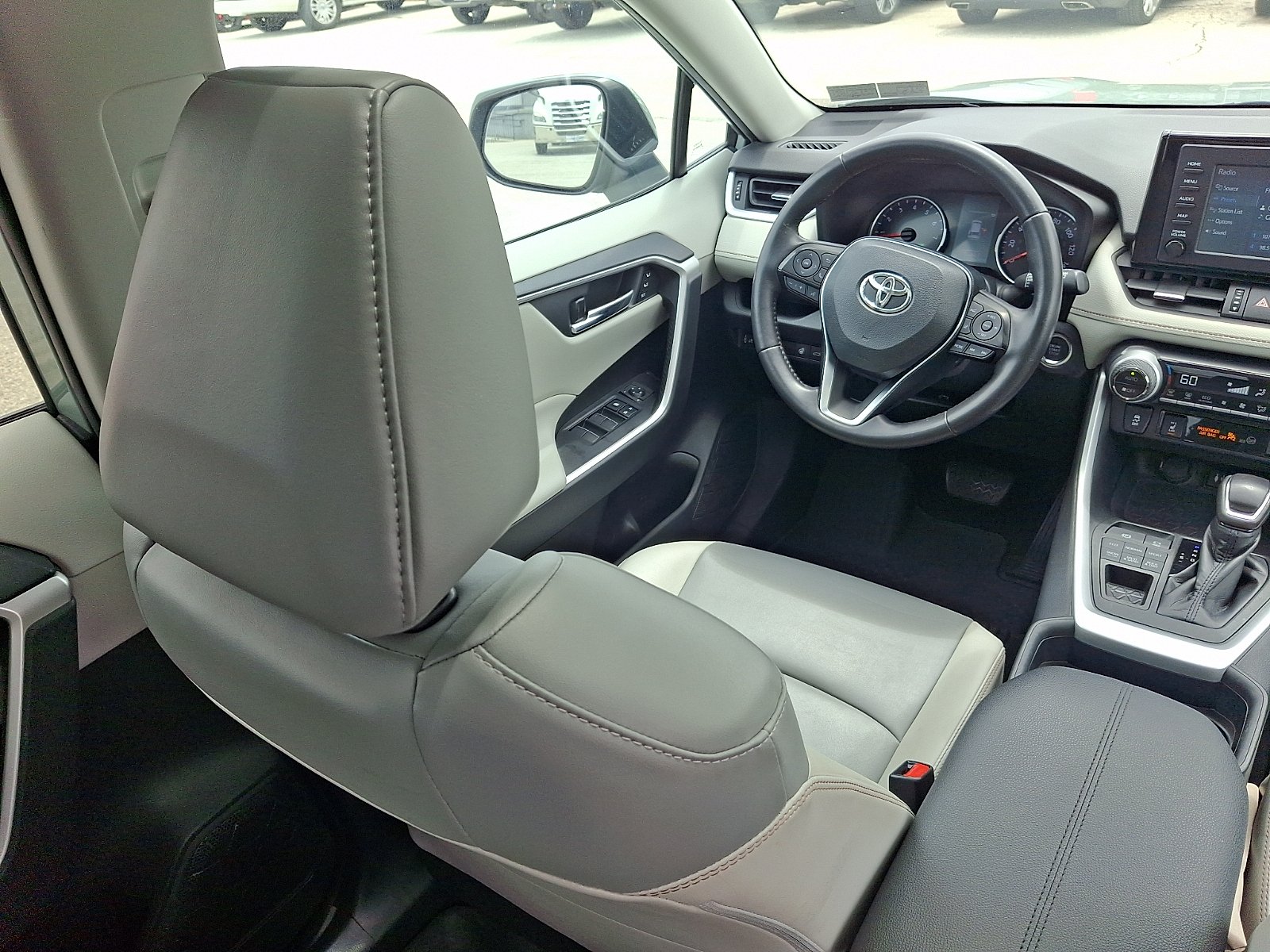 2019 Toyota RAV4 XLE Premium - Photo 15