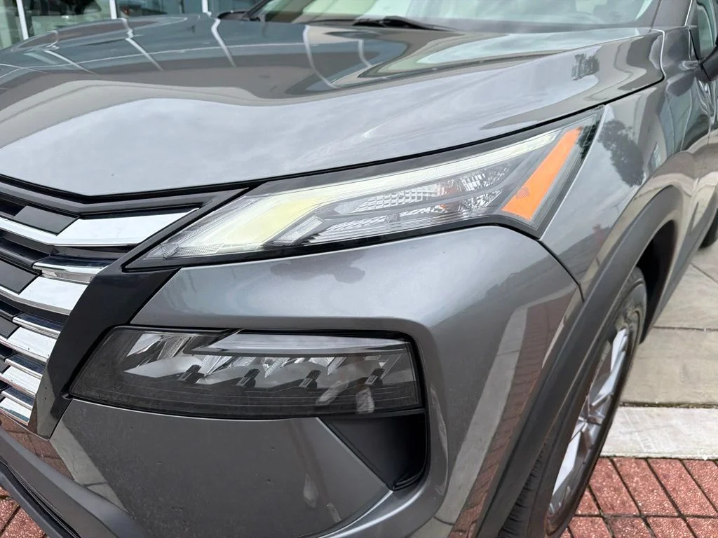 Used 2024 Gray Nissan S image 11