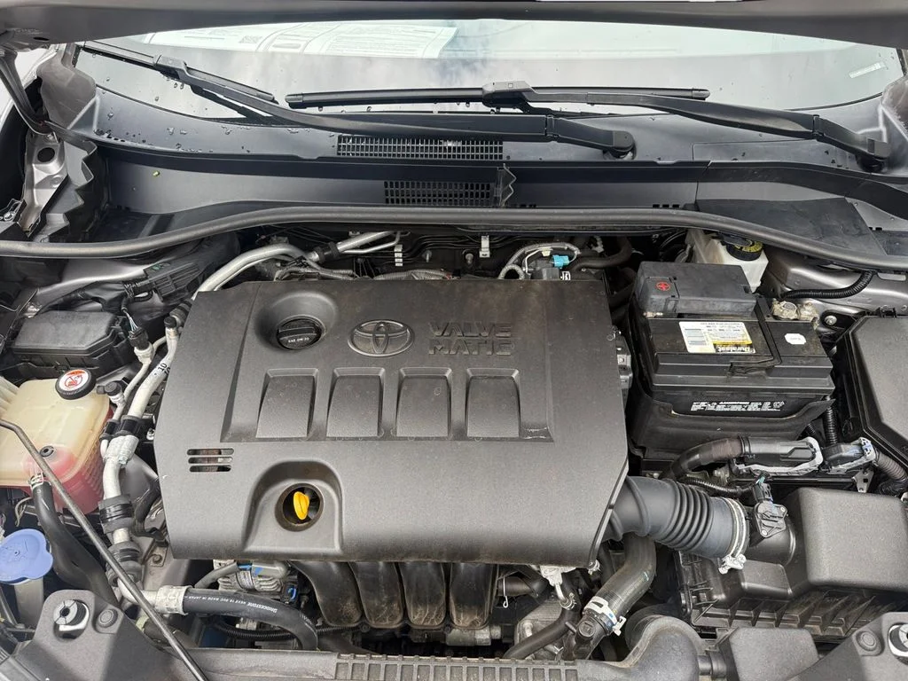 Used 2018 Silver Toyota XLE Premium image 13