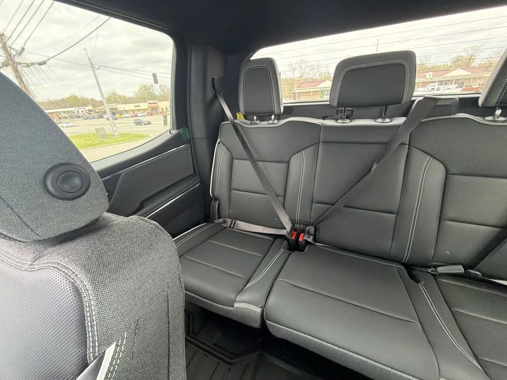 New 2026 Onyx Black GMC Elevation Standard Range image 12
