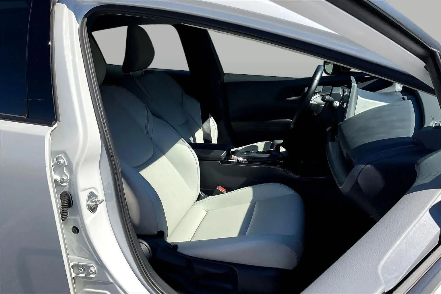 Used 2025 Wind Chill Pearl Toyota XLE image 9