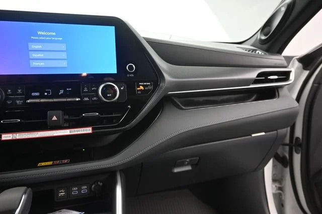 New 2026 Wind Chill Pearl <sup>1</sup> Toyota  XSE image 10