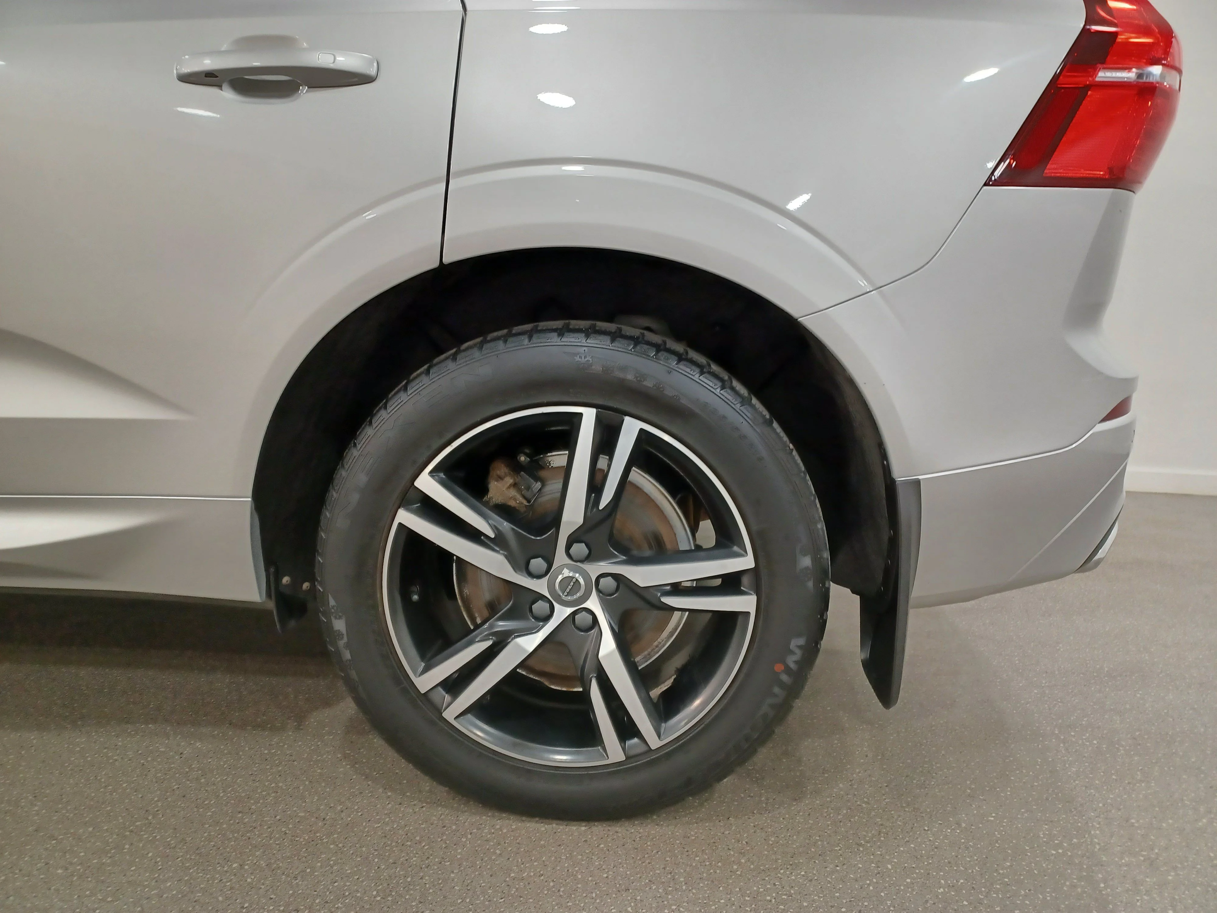 Certified Used 2020 Silver Volvo T6 R-Design AWD*Adaptive Cruise | Nav | Pano Roof | Htd Leather | Lane Keep Assist | Park Assist image 21