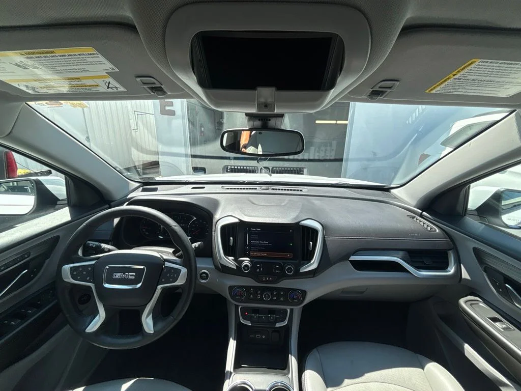 Used 2023 White GMC SLT image 19