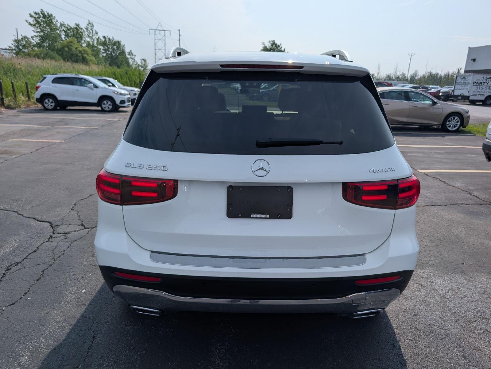 Used 2025 Polar White Mercedes-Benz GLB 250 image 7