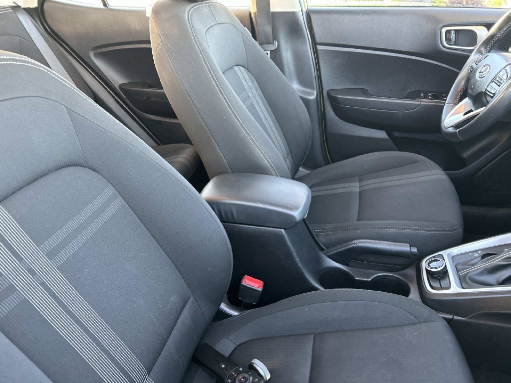 Used 2022 Green Hyundai SEL image 23