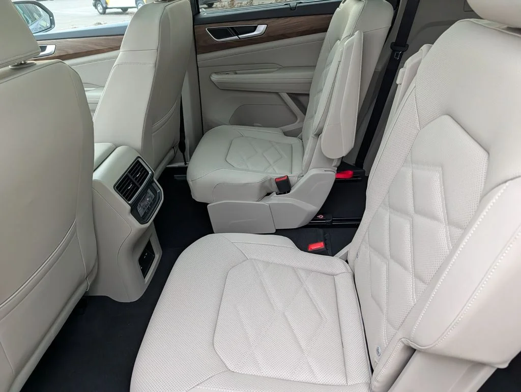 New 2026 Silver Volkswagen 2.0T SE w/Technology image 13
