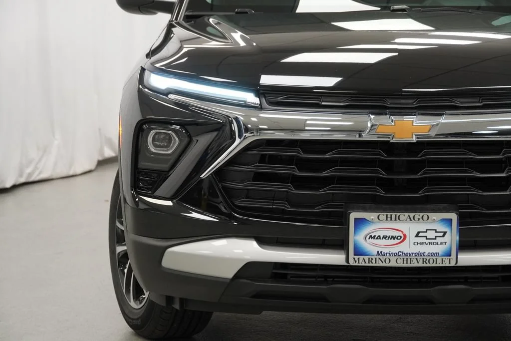 New 2026 Mosaic Black Metallic Chevrolet LT image 32