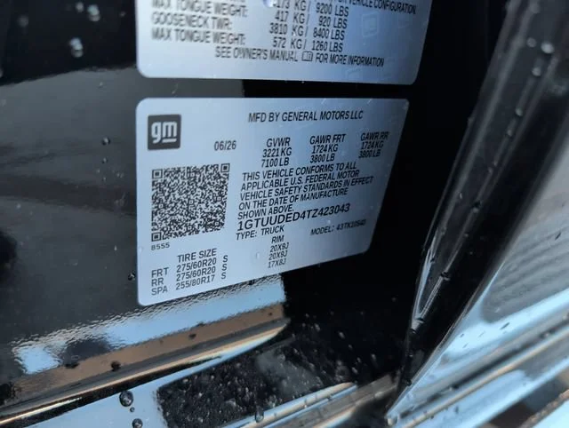 New 2026 Onyx Black GMC SLT image 32