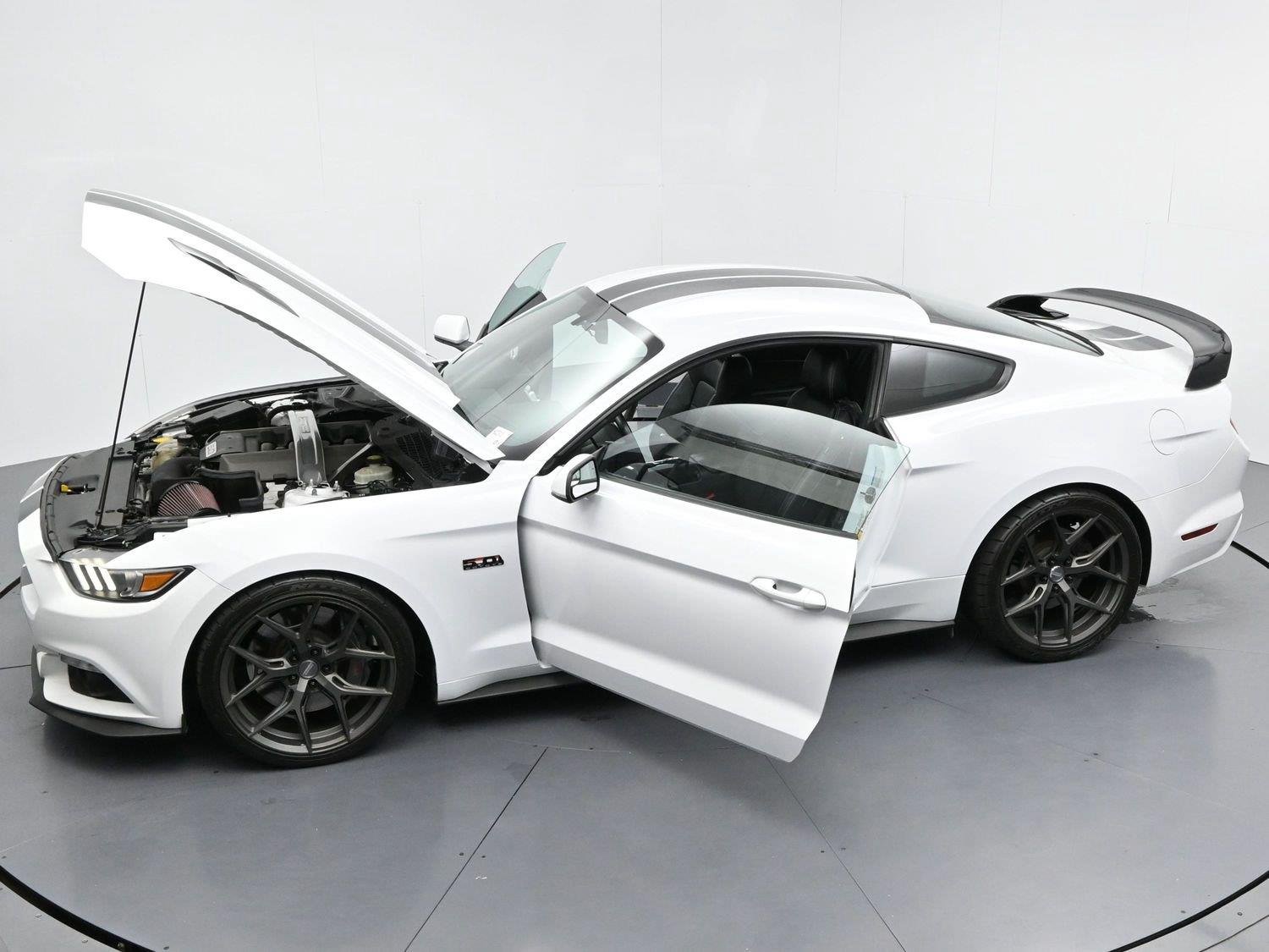 Used 2016 Oxford White Ford GT image 40