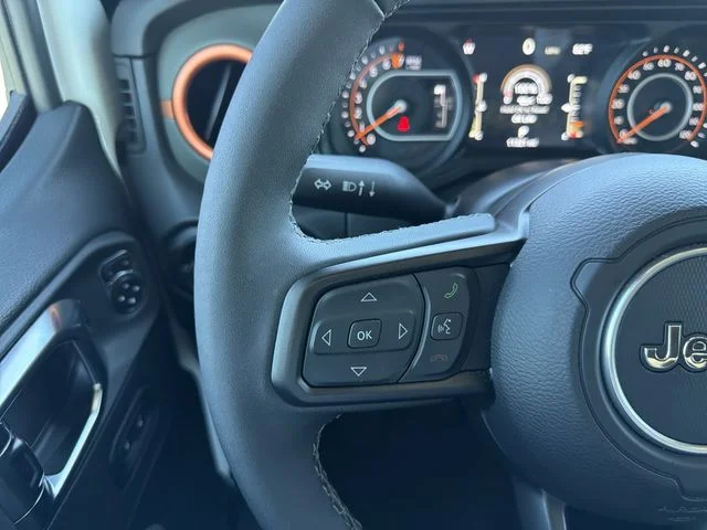 Used 2025 White Jeep Mojave image 29