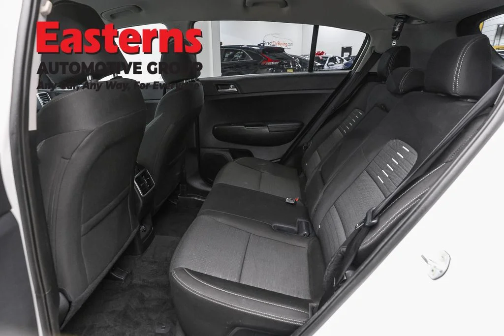 Used 2022 White Kia LX image 22