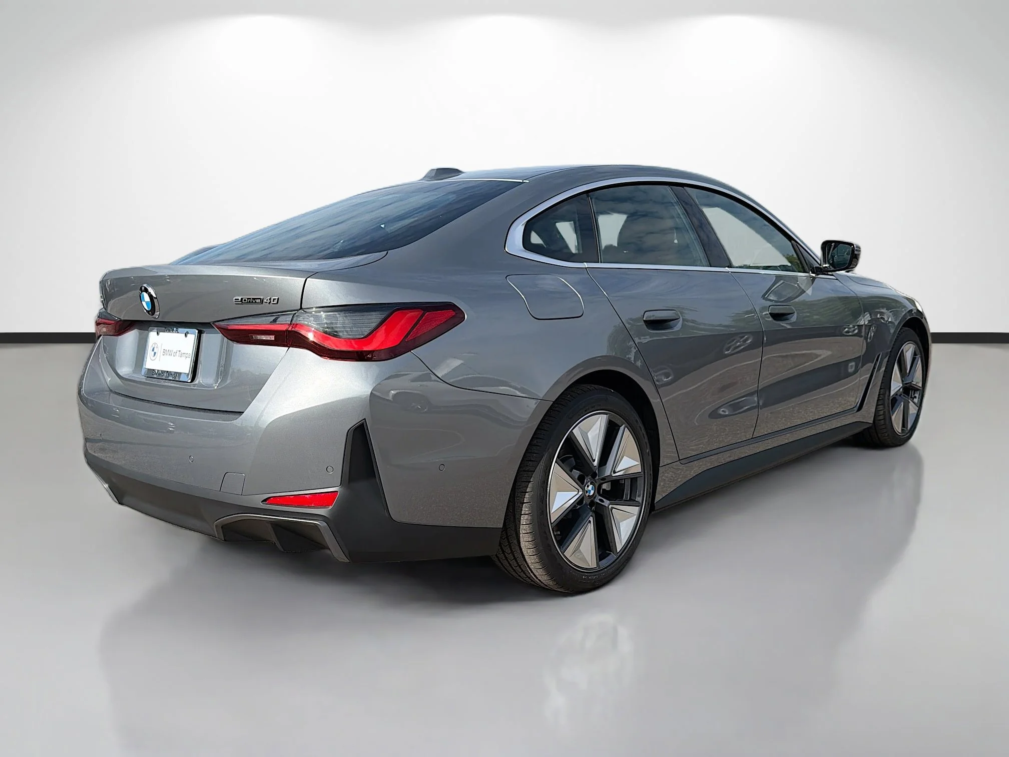 New 2026 Skyscraper Grey Metallic BMW eDrive40 image 3