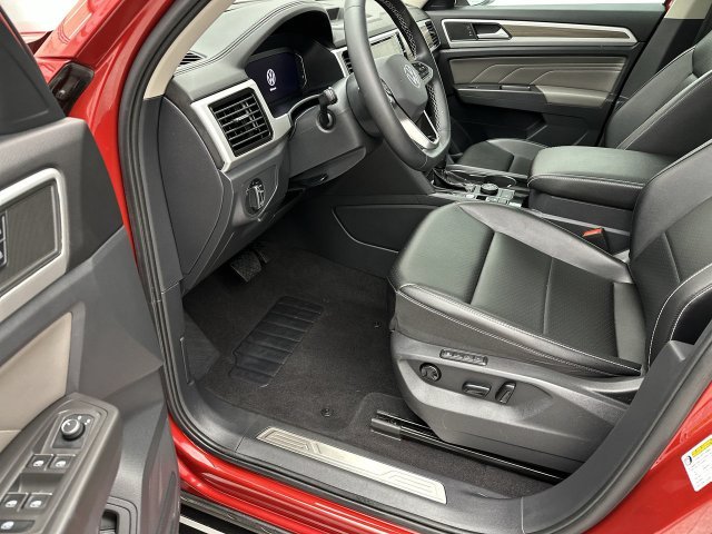 Used 2022 Red Volkswagen SEL image 11
