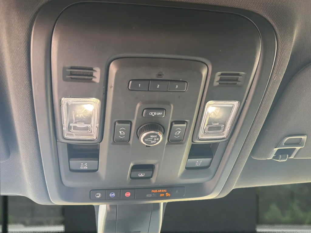 Used 2021 Black Chevrolet Z71 image 34