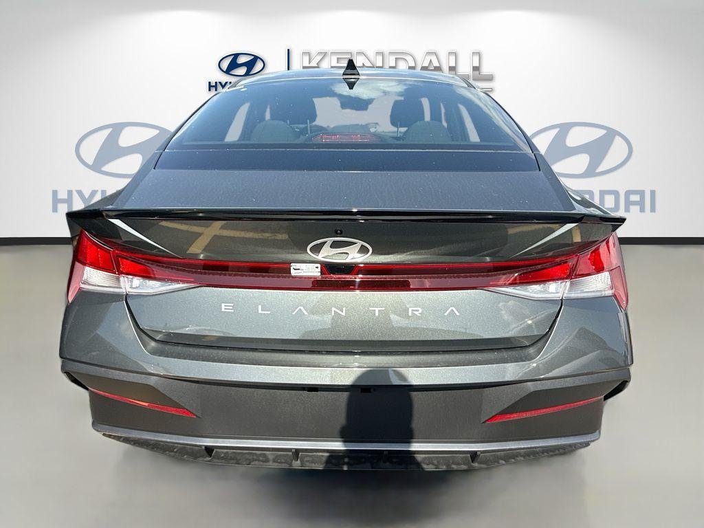 New 2026 Amazon Gray Hyundai SEL Sport image 5