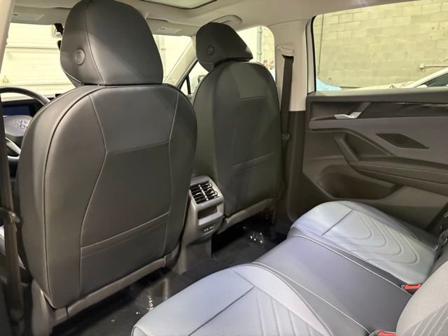 New 2026 White/off-white Volkswagen 2.0T SE image 11