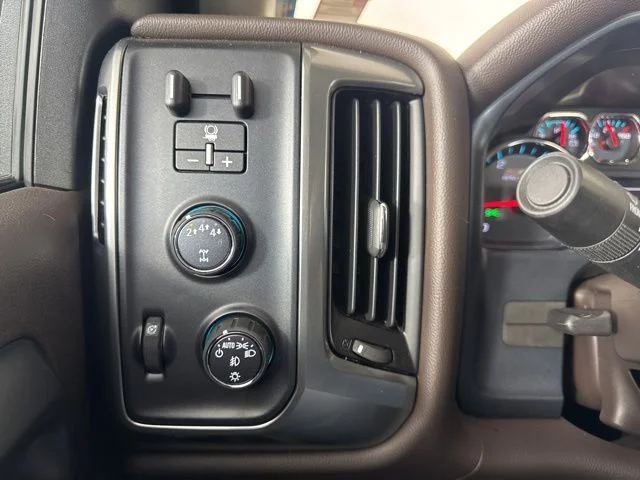 Used 2018 Havana Metallic Chevrolet LT image 19